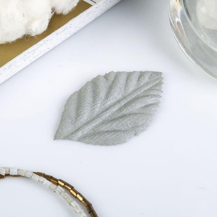 Декор для творчества под замшу "Листочек" серый (набор 20 шт) 4,7х3 см