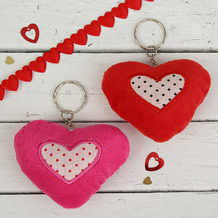 Мягкая игрушка-брелок "Сердце", вышивка в горох, цвета МИКС
