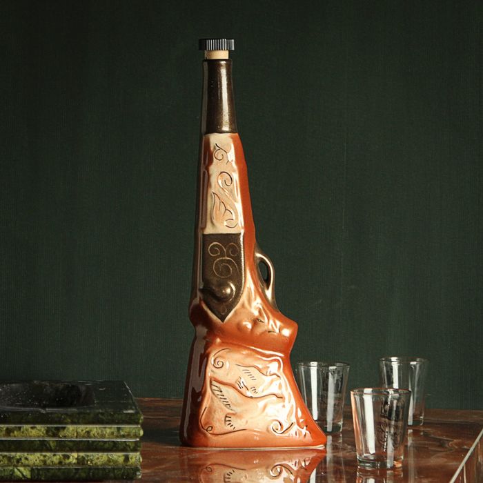 Штоф "В подарок другу" (Ружье) с пробкой 0,5 л.