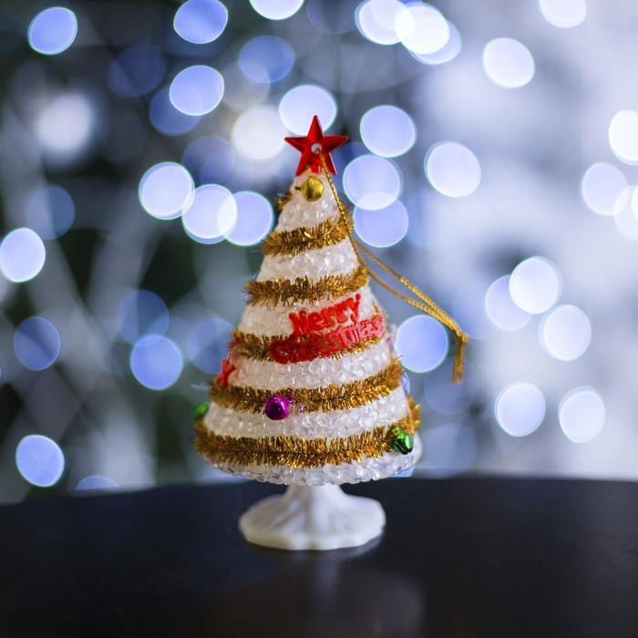 Игрушка световая "Ёлочка" (батарейки в комплекте) 7 х 13 см, 1 LED, RGB, ЗОЛОТО