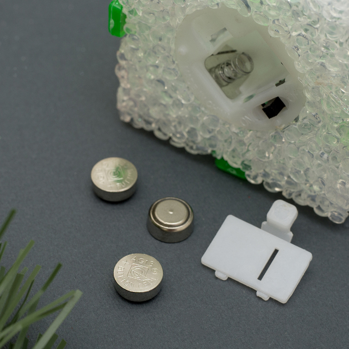 Игрушка световая "Подарок квадр." (батарейки в комплекте) 7 х 8,5 см, 1 LED, RGB, БЕЛЫЙ