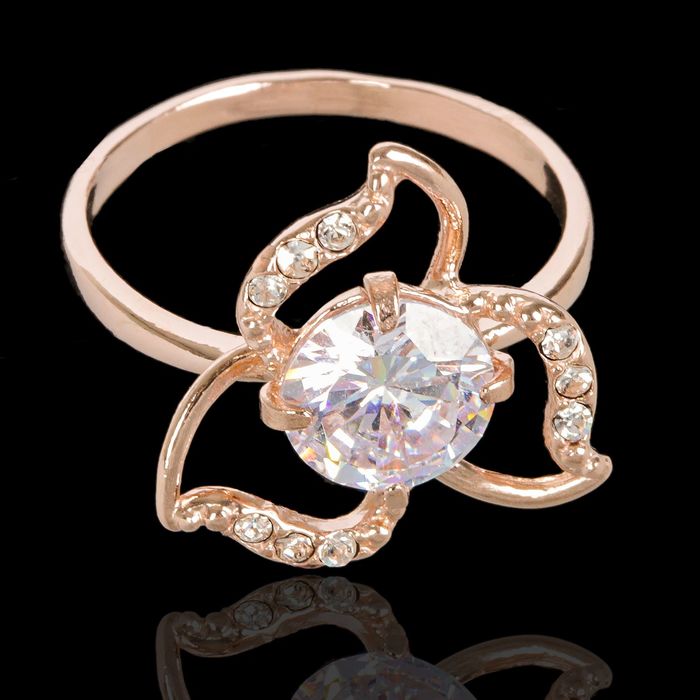 Кольцо "Нежный трилистник", позолота, цвет белый, 16.5 размер