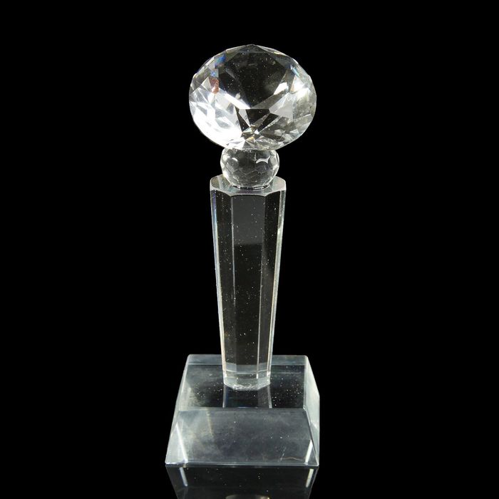 Сувенир стекло "Кубок с бриллиантом" МИКС 12х5х5 см