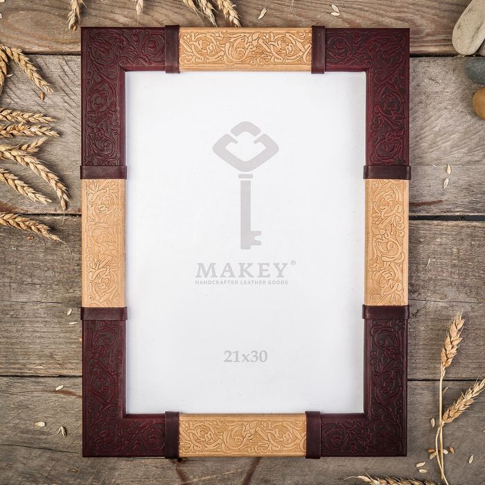 Фоторамка большая натуральная кожа "Узоры" для фото 21х30