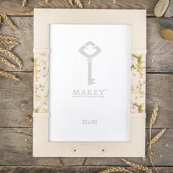 Фоторамка большая натуральная кожа "Цветы" для фото 21х30