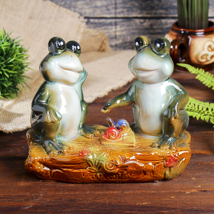 Сувенир керамика "Два лягушонка на бревне" 14х17,5х9,5 см
