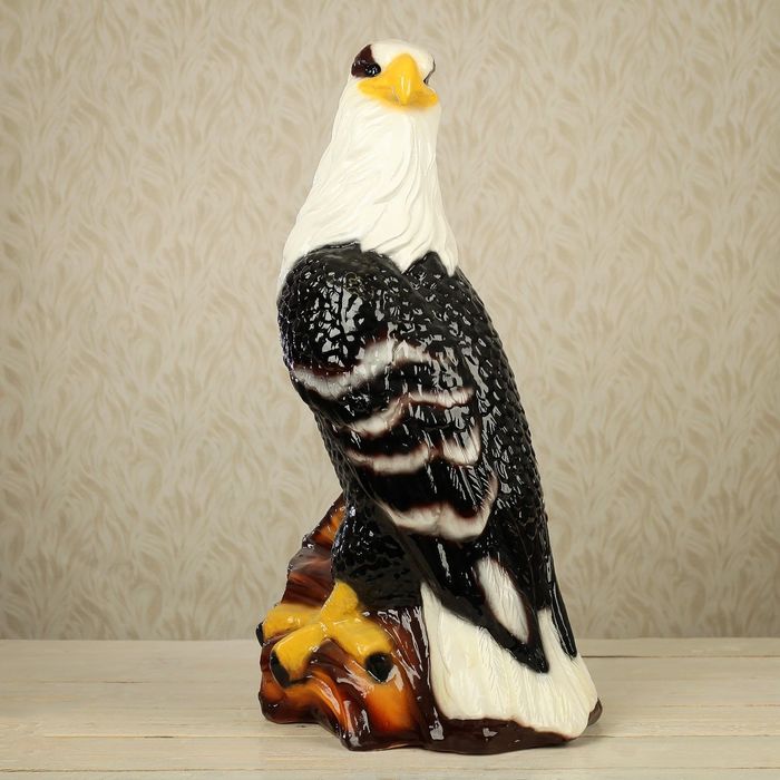 Садовая фигура "Орёл на пне" глянец