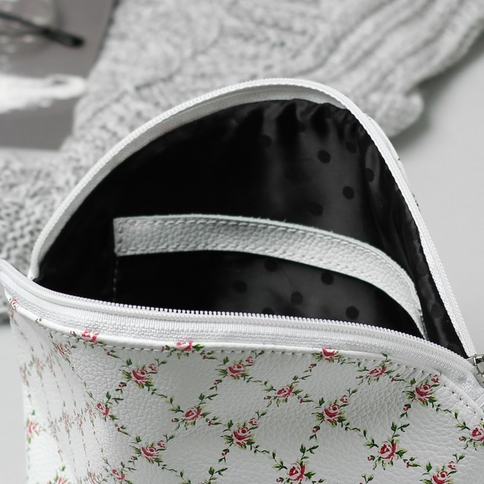 Косметичка простая на молнии, 1 отдел, цвет белый/разноцветный