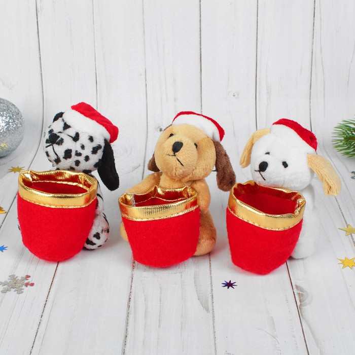 Мягкая игрушка-подвеска "Пёсик в колпаке" с корзинкой, цвета МИКС