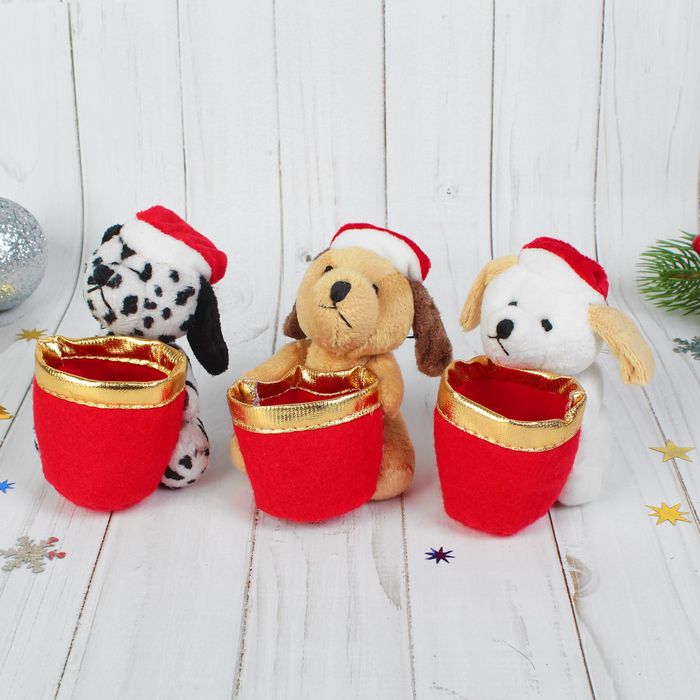 Мягкая игрушка-подвеска "Пёсик в колпаке" с корзинкой, цвета МИКС