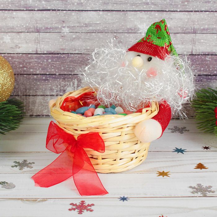 Конфетница "Дед Мороз" снежинки на колпаке