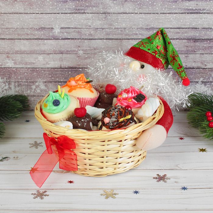 Конфетница "Дедушка Мороз" снежинки на колпаке