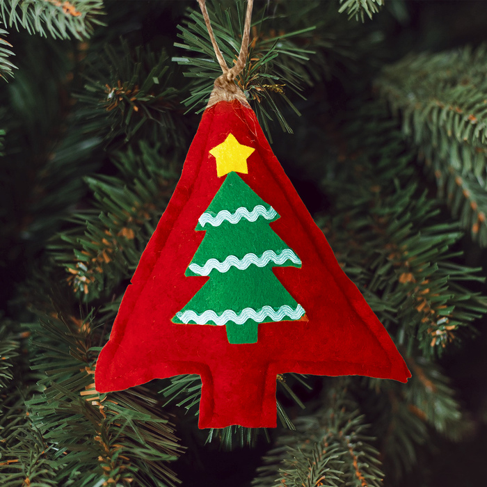 Набор для создания подвесной елочной игрушки из фетра "Елочка со звездой"