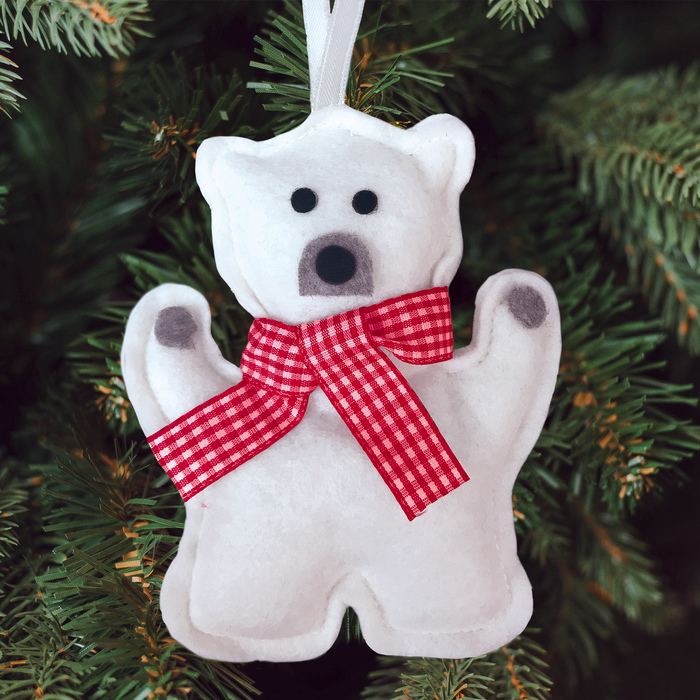 Набор для создания подвесной елочной игрушки из фетра "Полярный мишка"