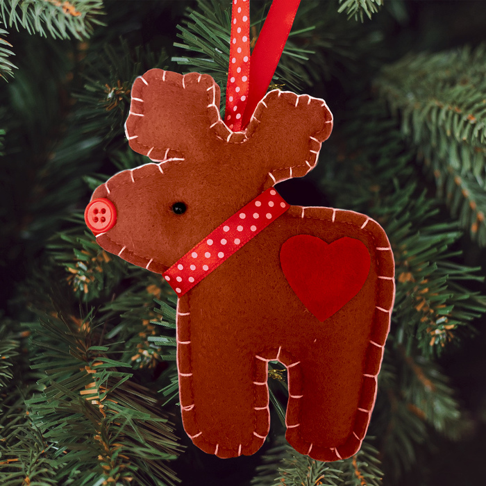 Набор для создания подвесной елочной игрушки из фетра "Олень с сердечком", цвет коричневый