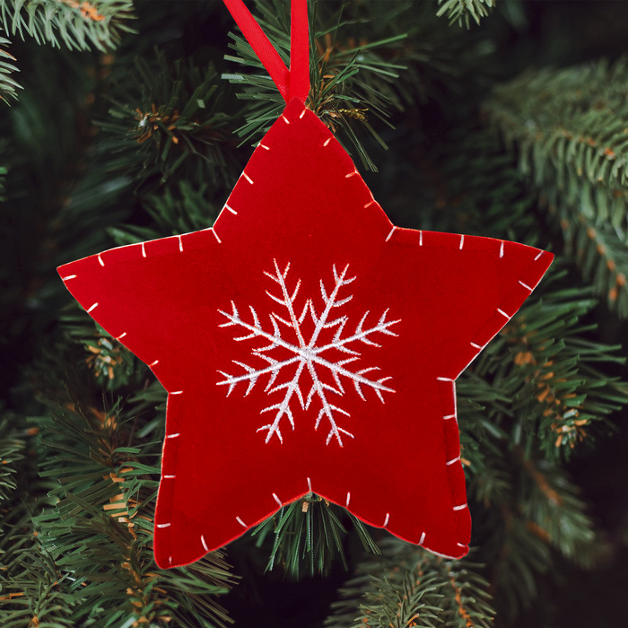 Набор для создания подвесной елочной игрушки из фетра "Звездочка со снежинкой"