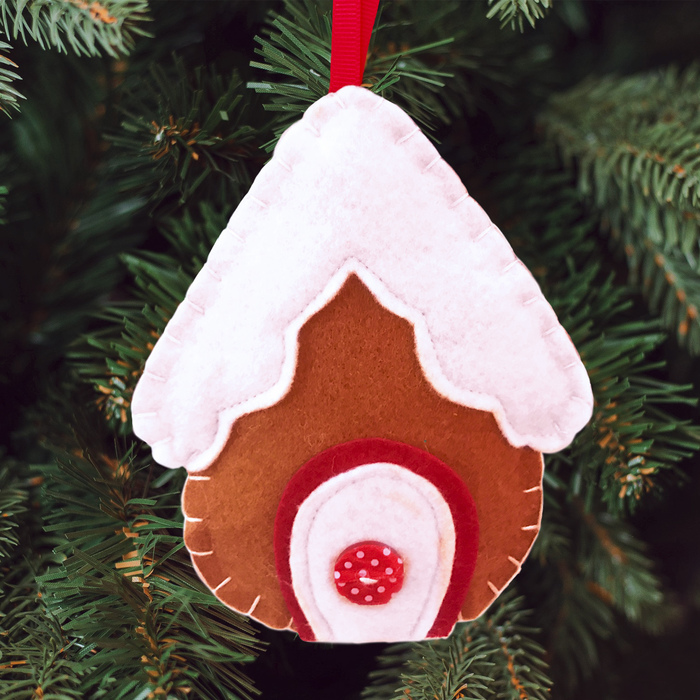 Набор для создания подвесной елочной игрушки из фетра "Снежный домик"