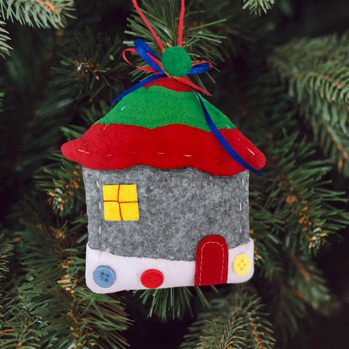 Набор для создания подвесной елочной игрушки из фетра "Зимний домик"