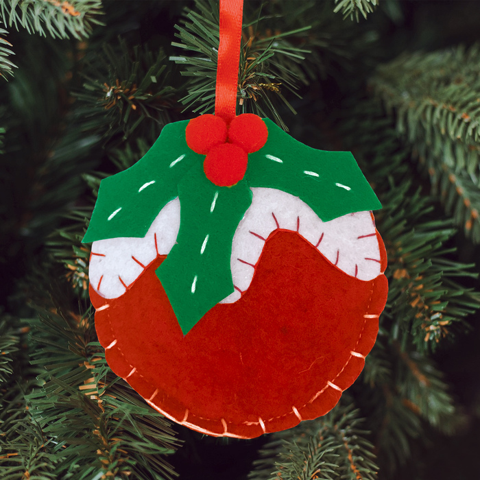 Набор для создания подвесной елочной игрушки из фетра "Шарик с рябинкой"