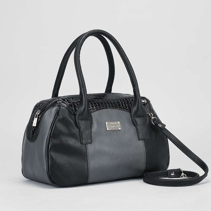 Сумка женская, отдел с перегородкой на молнии, наружный карман, длинный ремень, цвет чёрный