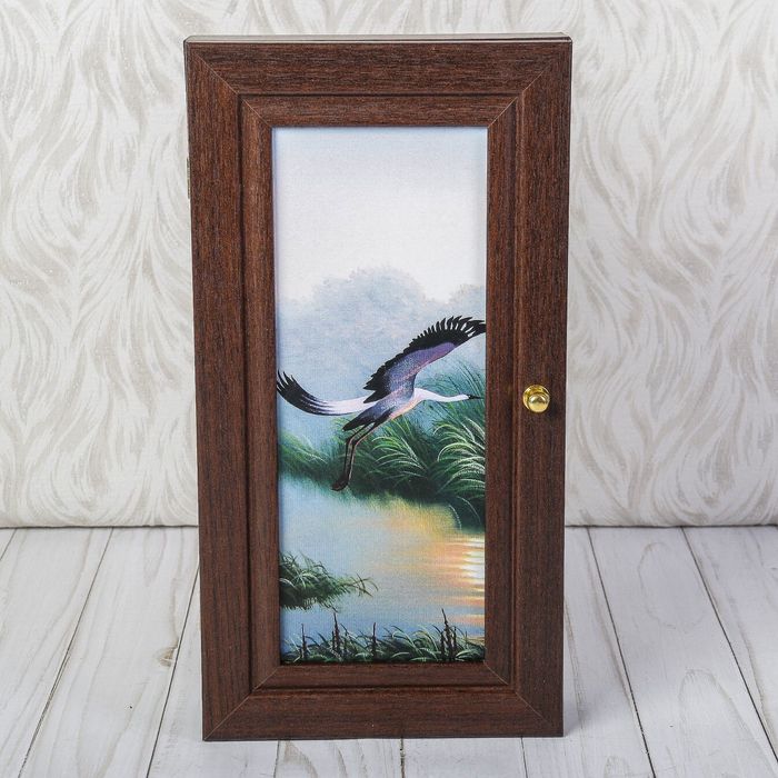 Ключница  "Полет цапли" венге 16х31 см