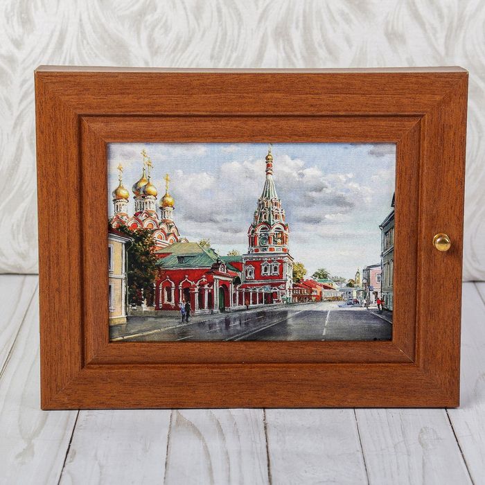 Ключница "Москва", орех