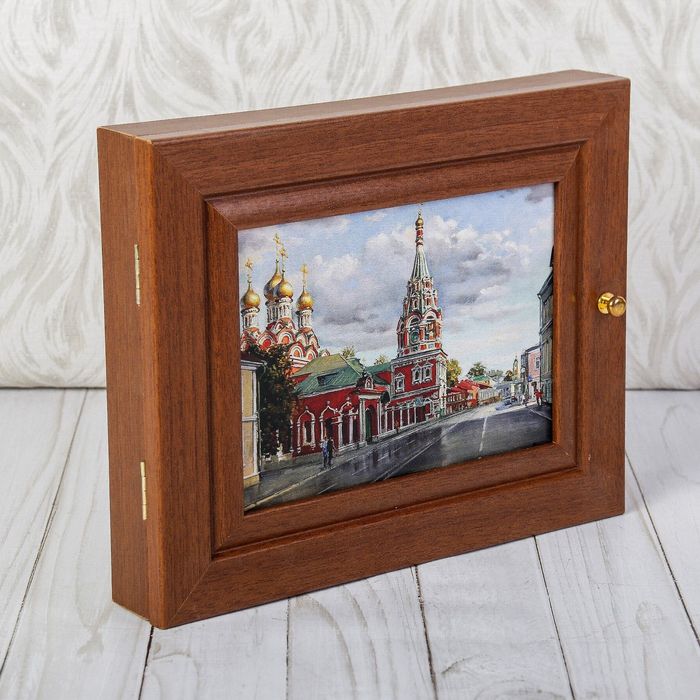 Ключница "Москва", орех