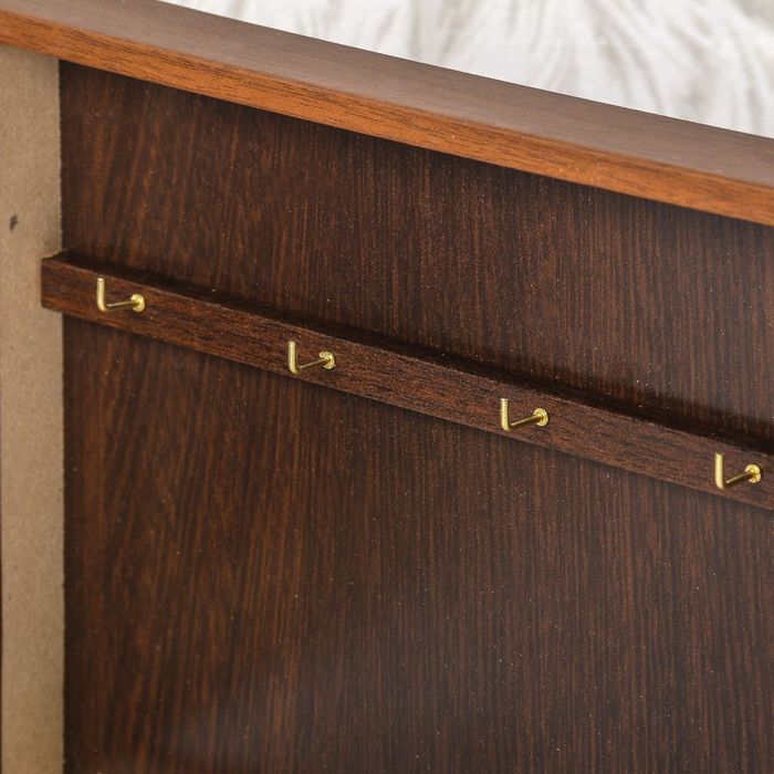 Ключница "Москва", орех