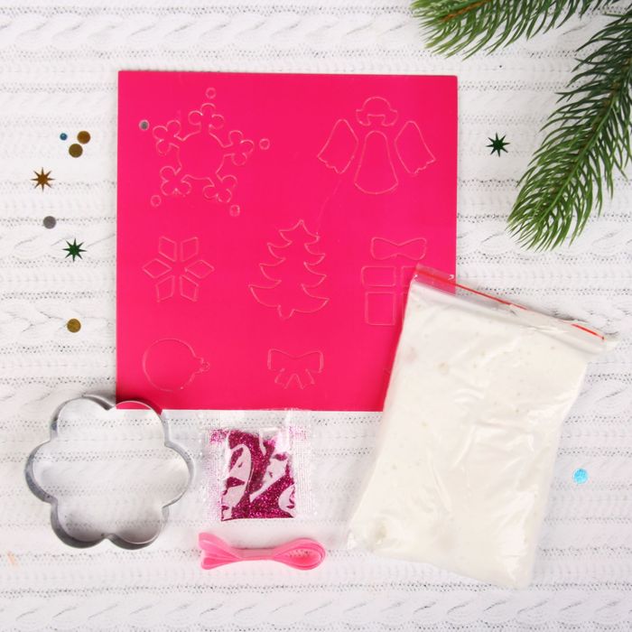 Ёлочное украшение из массы для лепки "Цветочек", набор: трафареты, масса для лепки, формочка, лента