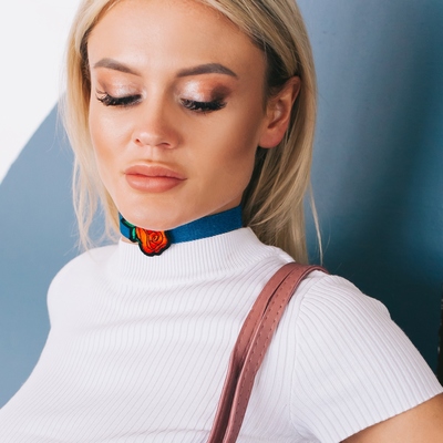 Чокер "Роуз" джинс, бутон, цвет красно-зелёный в синем