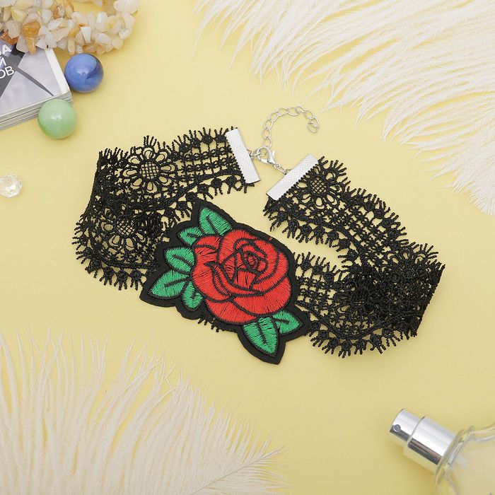 Чокер "Роуз" ажурное плетение, крупный цветок, цвет красно-зелёный в чёрном