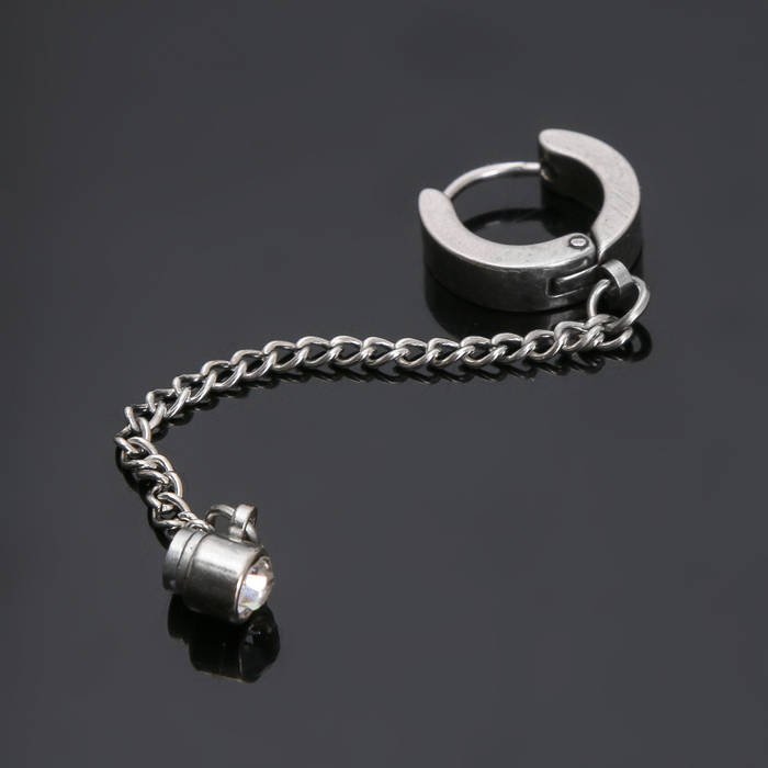 Пирсинг в ухо "Кольцо со стразой" на цепочке, цвет белый в серебре