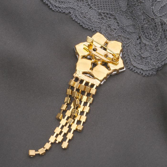 Брошь "Цветок" с подвесками, цвет белый в золоте