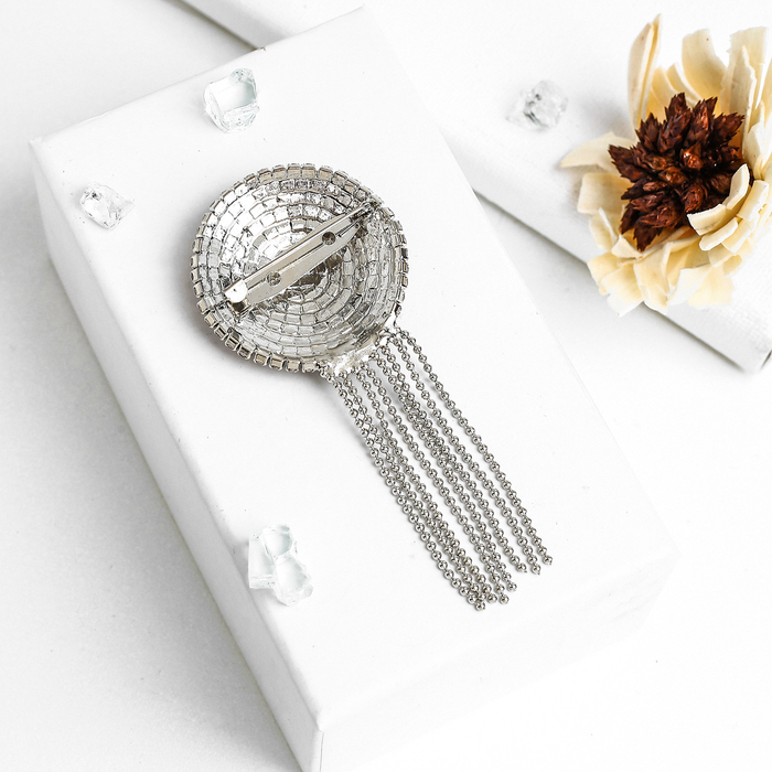 Брошь "Круг" с подвесками, цвет белый в серебре