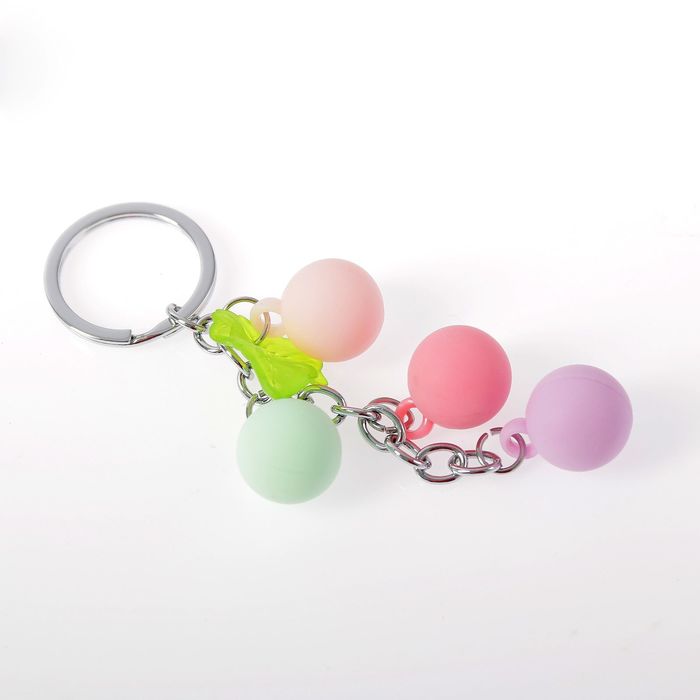 Брелок пластик висюльки "Четыре матовых шарика и листик" МИКС 10 см