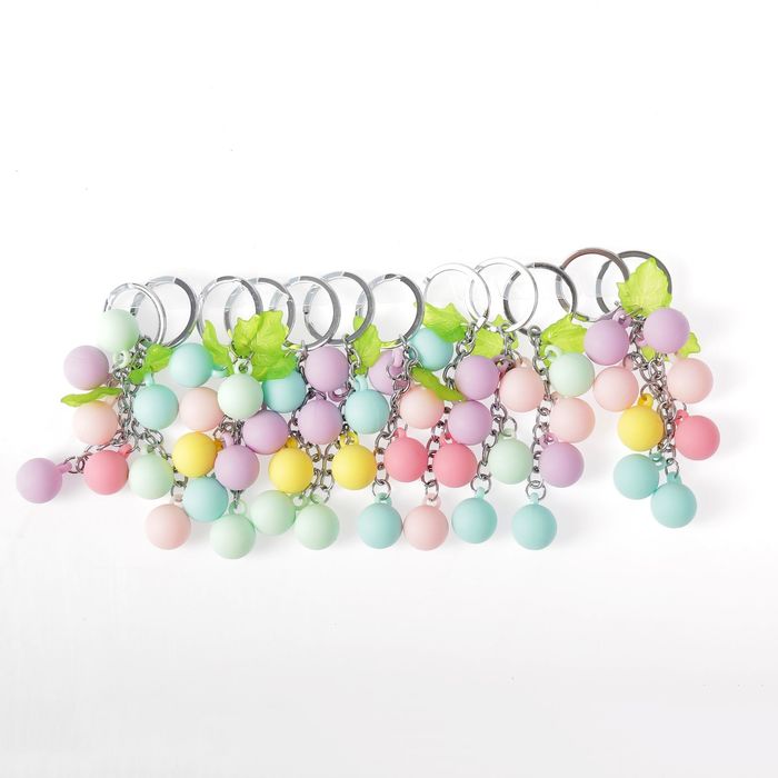 Брелок пластик висюльки "Четыре матовых шарика и листик" МИКС 10 см