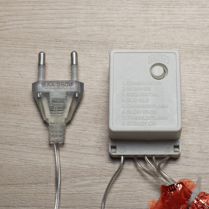 НИТЬ Лента "Снежинки золотистые" 9 м, ширина 6 см, LED-72-220V, кон. 8 р. КРАСНЫЙ