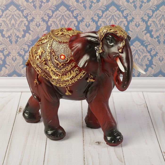 Сувенир полистоун "Слон бордо в золотой попоне с рубином" 17,7х18,3х8 см