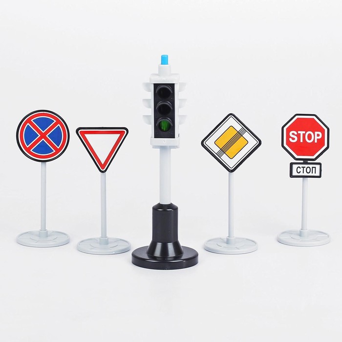 Набор «Светофор с дорожными знаками»