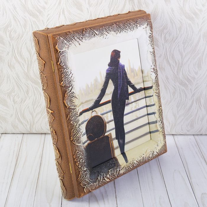 Ключница "Мадам" 29х34 см