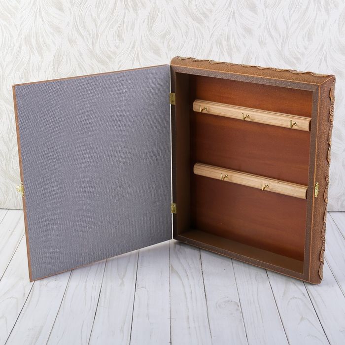 Ключница "Мадам" 29х34 см