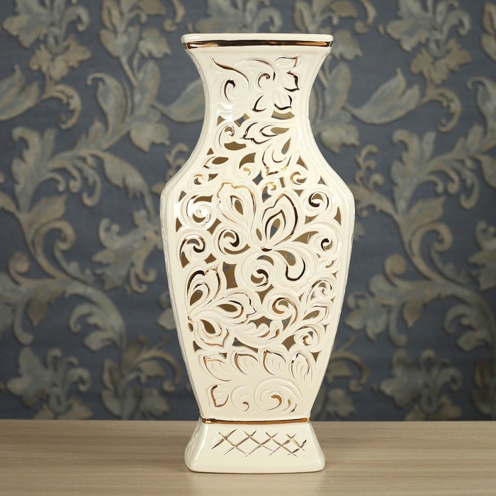 Ваза"Ника" белая, резка