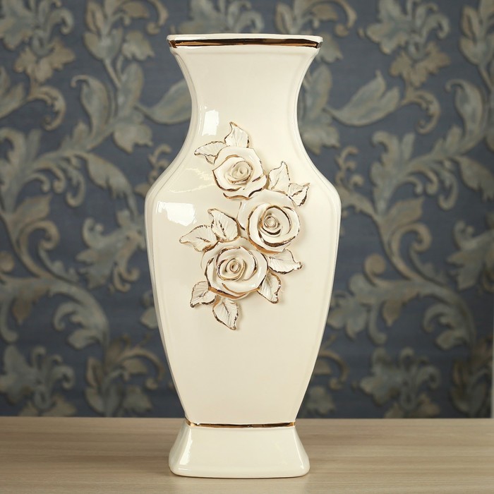 Ваза "Ника" белая, лепка