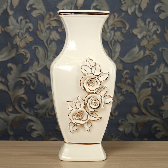 Ваза "Ника" белая, лепка