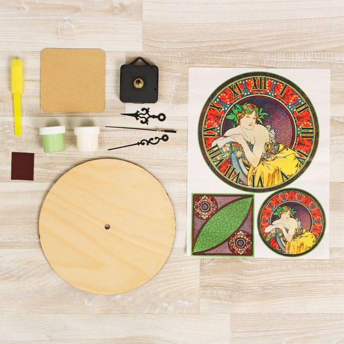 Набор в технике декупаж "Часы "Девушка с маками"