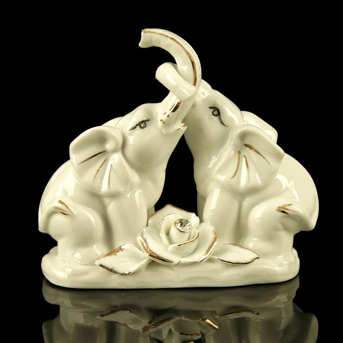 Сувенир керамика "Два белых слоника сплетенные хоботы с розой" страза 11,3х5,5х12,5
