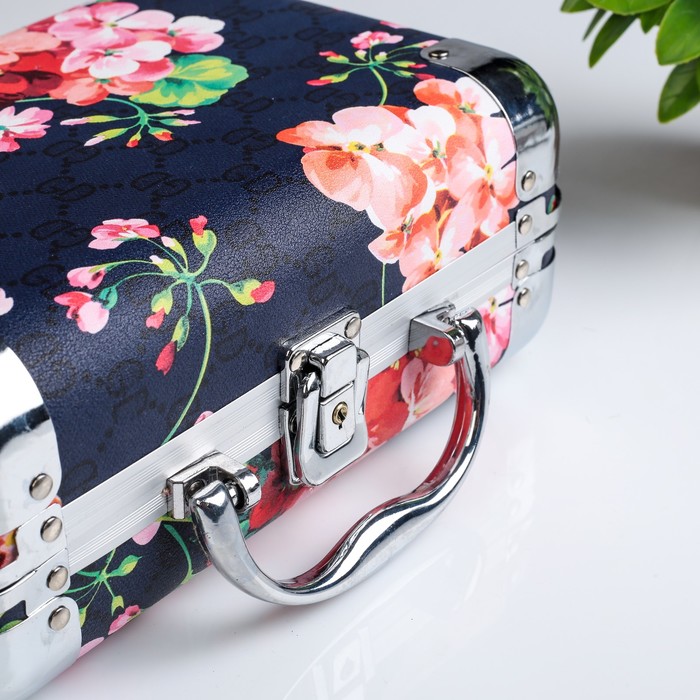 Шкатулка чемодан "Яблоневый цвет на синем" 18х24х10 см