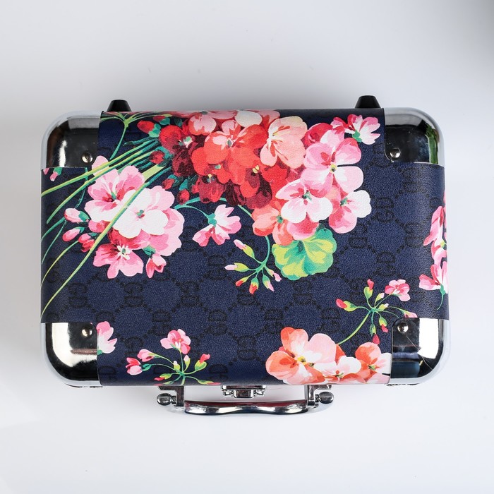 Шкатулка чемодан "Яблоневый цвет на синем" 18х24х10 см