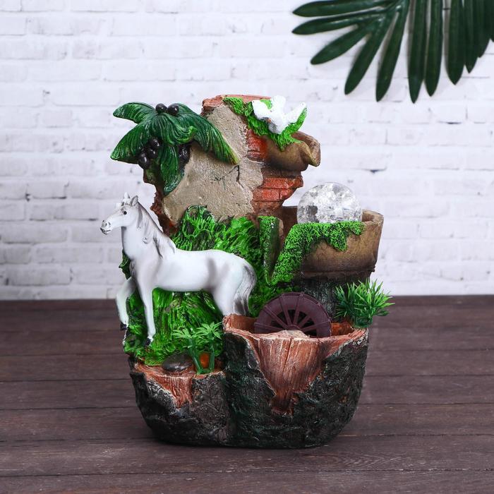 Фонтан "Белый конь у водопоя" 12х18х21 см (с подсветкой)