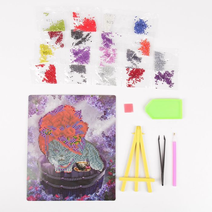 Алмазная вышивка с частичным заполнением "Кошка на пуфике" с подставкой